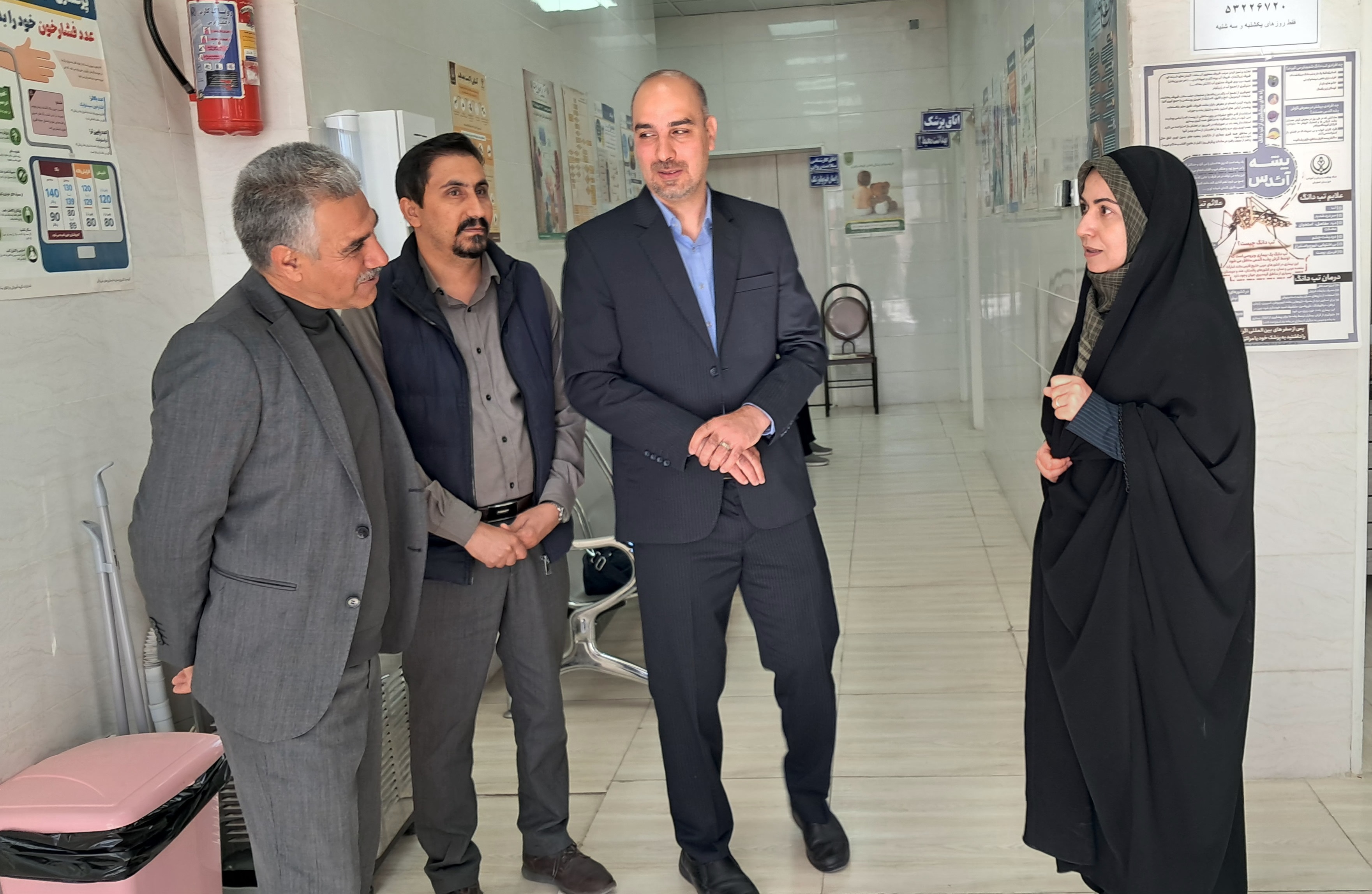 بازدید معاون فرماندار و رئیس شبکه بهداشت و درمان استهبان از درمانگاه کریمی