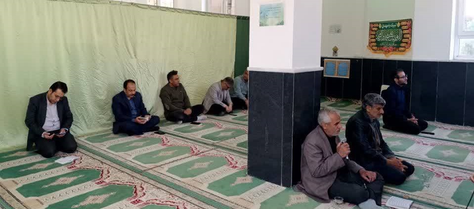 مراسم چهلمین روز شهادت رهبر شهید انقلاب حضرت آیت الله خامنه ای و شهدای دانش آموز مدرسه میناب در مرکز بهداشت شهرستان استهبان