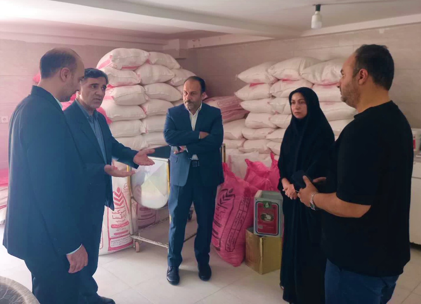 از اجرای طرح تولید و عرضه نان کامل در شهرستان استهبان بازدید شد.