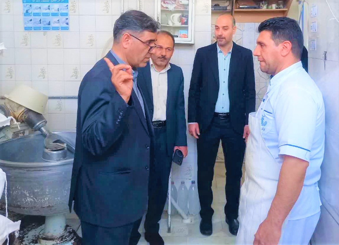 از اجرای طرح تولید و عرضه نان کامل در شهرستان استهبان بازدید شد.