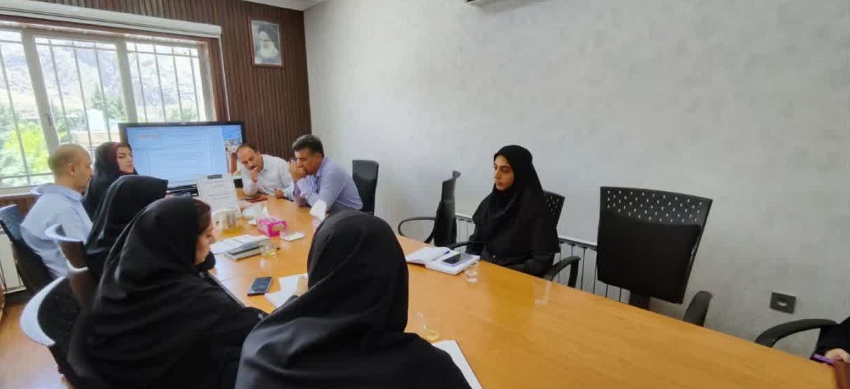 برگزاری جلسه درون بخشی گرامیداشت هفته ملی جمعیت شبکه بهداشت و درمان استهبان 