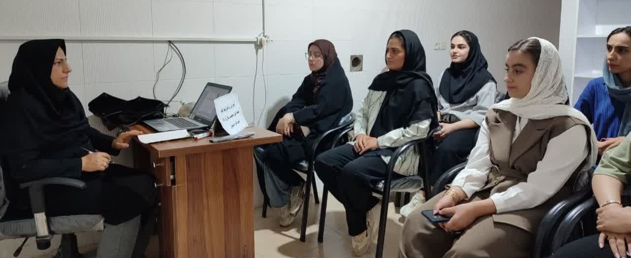 برپایی کارگاه ترویج ازدواج آسان و تحکیم بنیان خانواده در مرکز &laquo;بهارنکو&raquo; استهبان