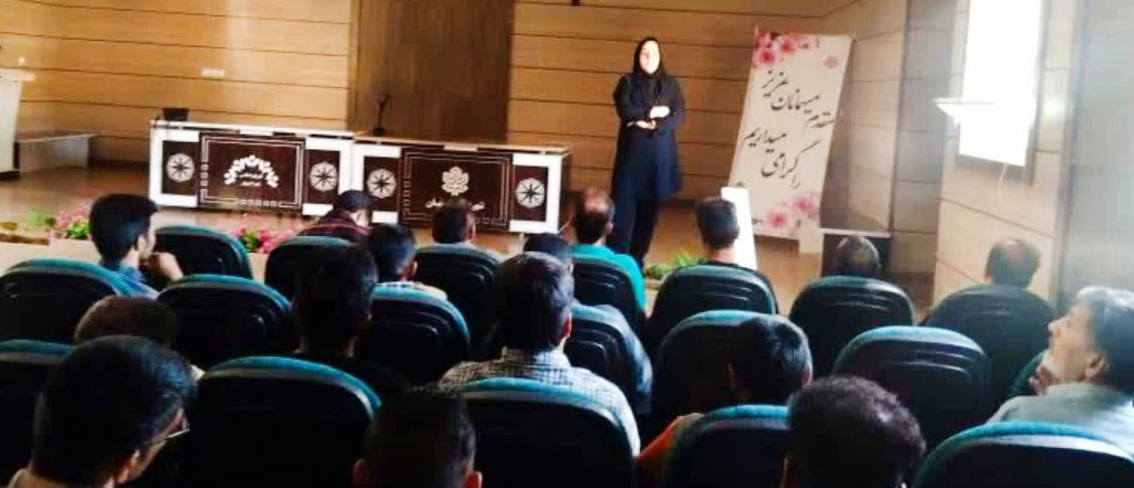 برگزاری جلسه آموزشی خودمراقبتی در حیطه سلامت روان برای کارکنان شهرداری استهبان