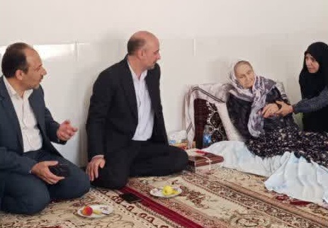 دیدار اعضای بسیج جامعه پزشکی شهرستان استهبان با خانواده شهید مهدی کارگر 
