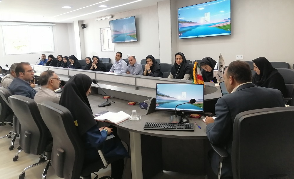 نشست مشترک کارشناسان مرکز بهداشت شهرستان استهبان و آموزش و پرورش با محوریت سلامت دانش&zwnj;آموزان